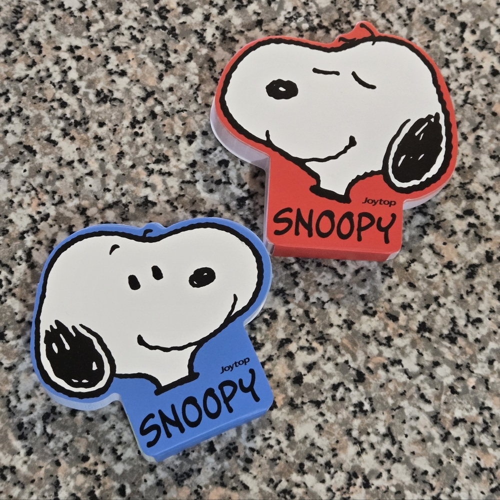 Peanuts: Snoopy Notepad - Red Or Blue